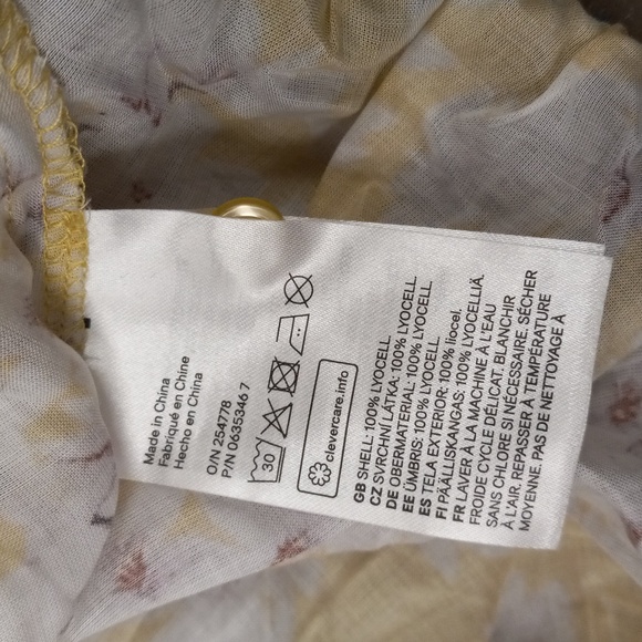 Anna Glover H&M Floral, 3/4 Length Sleeve, Button Up Blouse - Picture 9 of 12